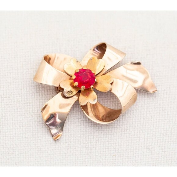 Vintage Intricate Ribbon Red Rhinestone Brooch, Gold Tone Brooch Pin - A11 - Picture 1 of 3